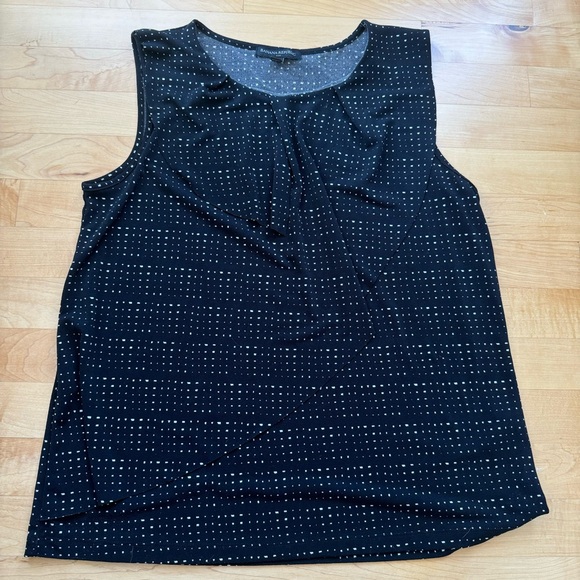 Banana republic polka dot blouse. - Picture 1 of 6